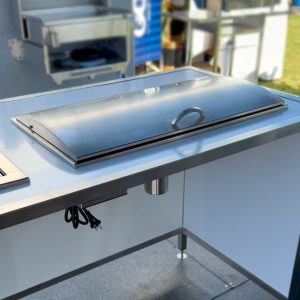 Deluxe Electric Built-In BBQ-Lid Closed