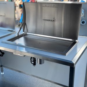 Deluxe Electric Built-In BBQ-Lid Open