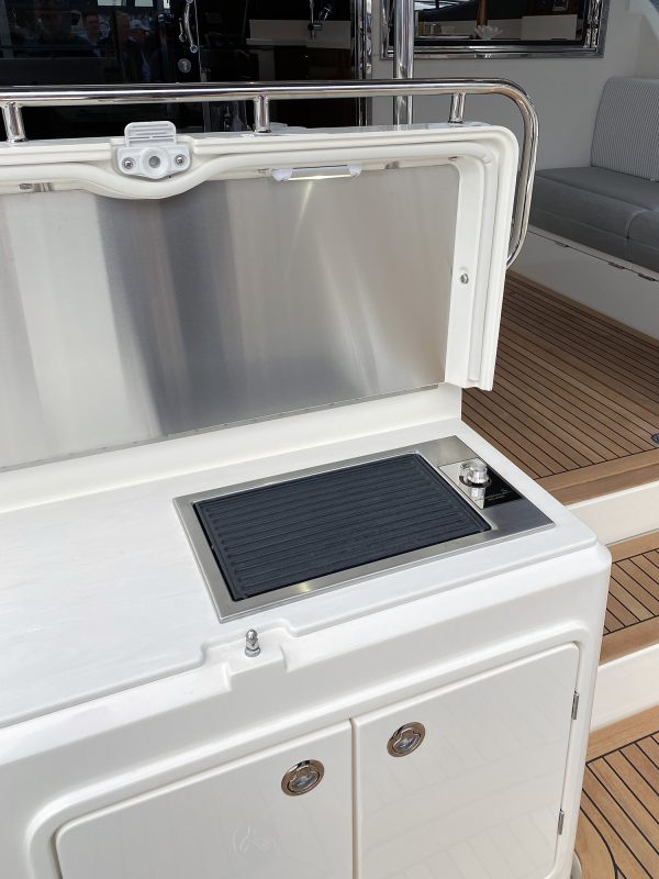 Electric BBQ grills for boats