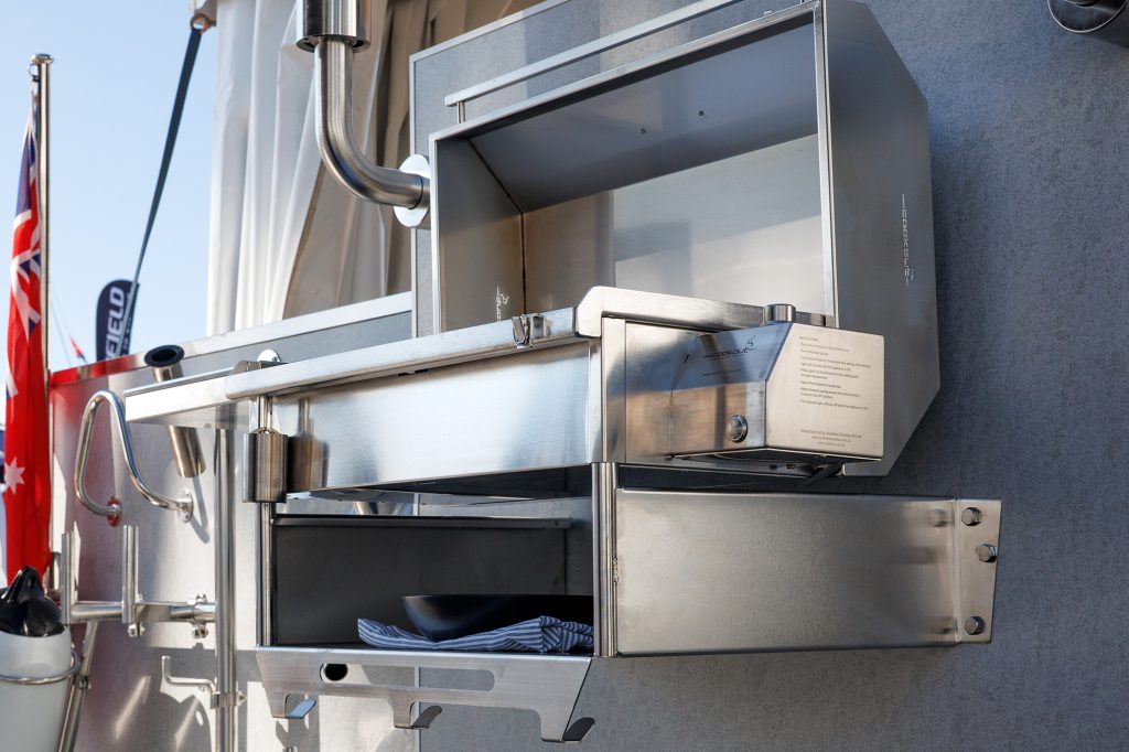 Sovereign Electric Portable BBQ - Mounted on Balcony Bracket